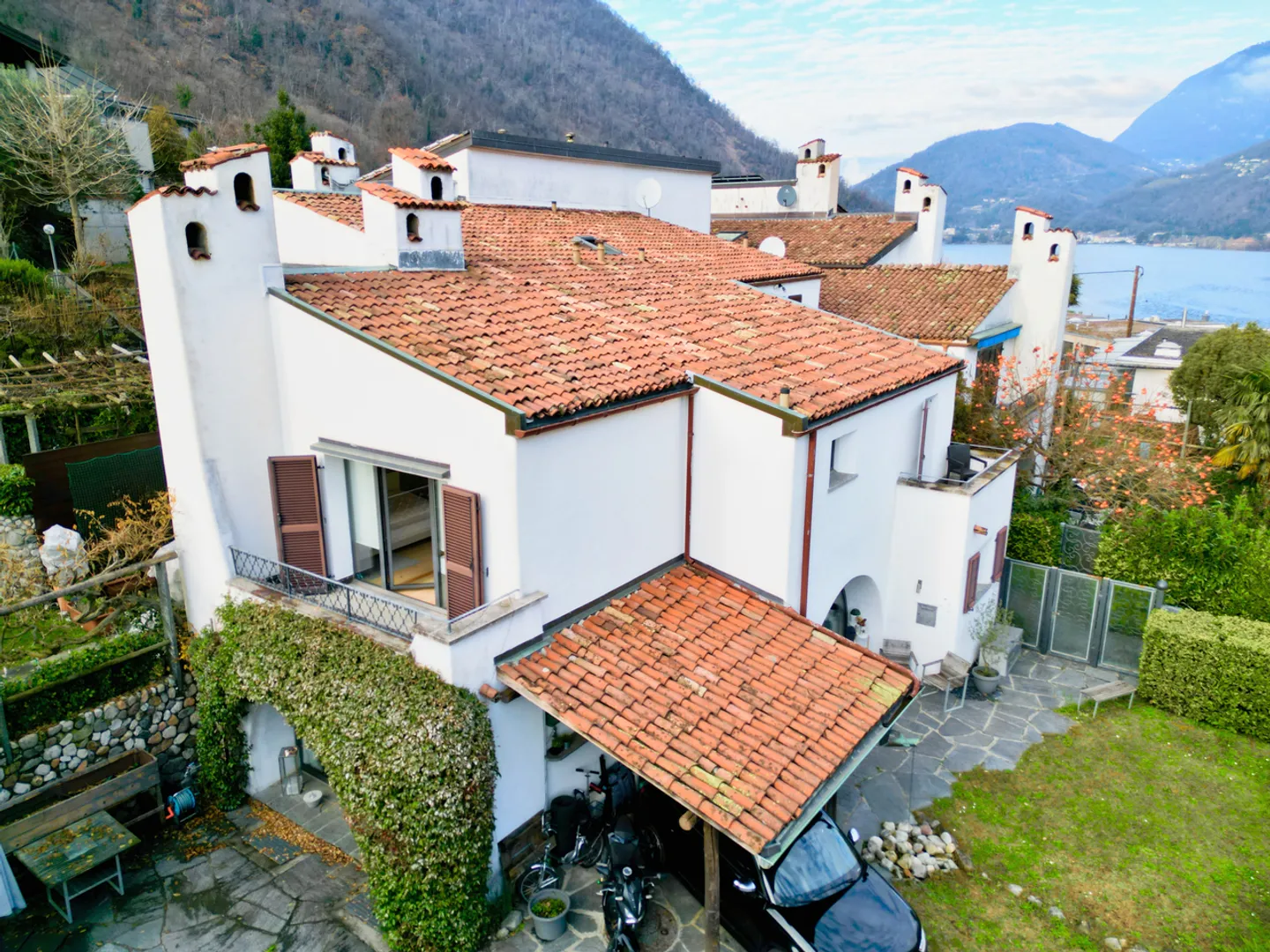 Charmantes Reihenhaus mit bezauberndem Blick auf den See und die Berge - Foto 2 von 21
