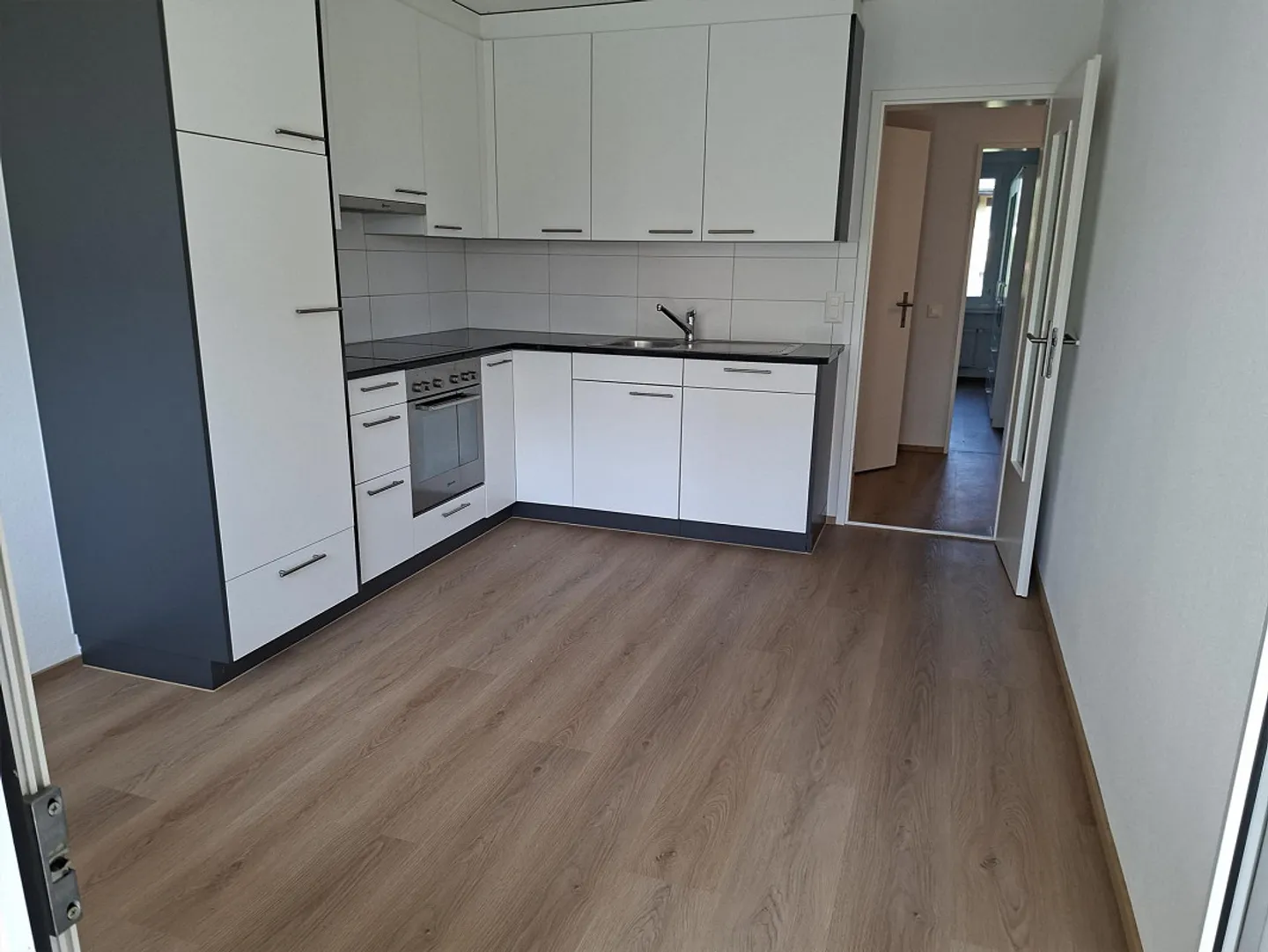 3.5 Room Apartment - Photo 3 of 12