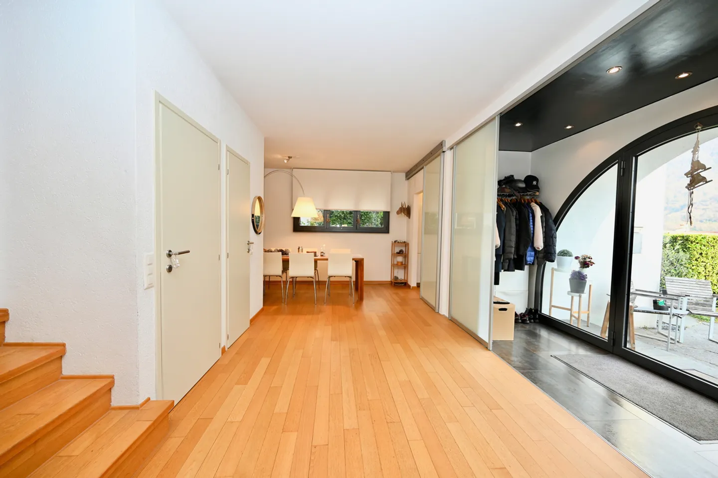 Charmantes Reihenhaus mit bezauberndem Blick auf den See und die Berge - Foto 8 von 21