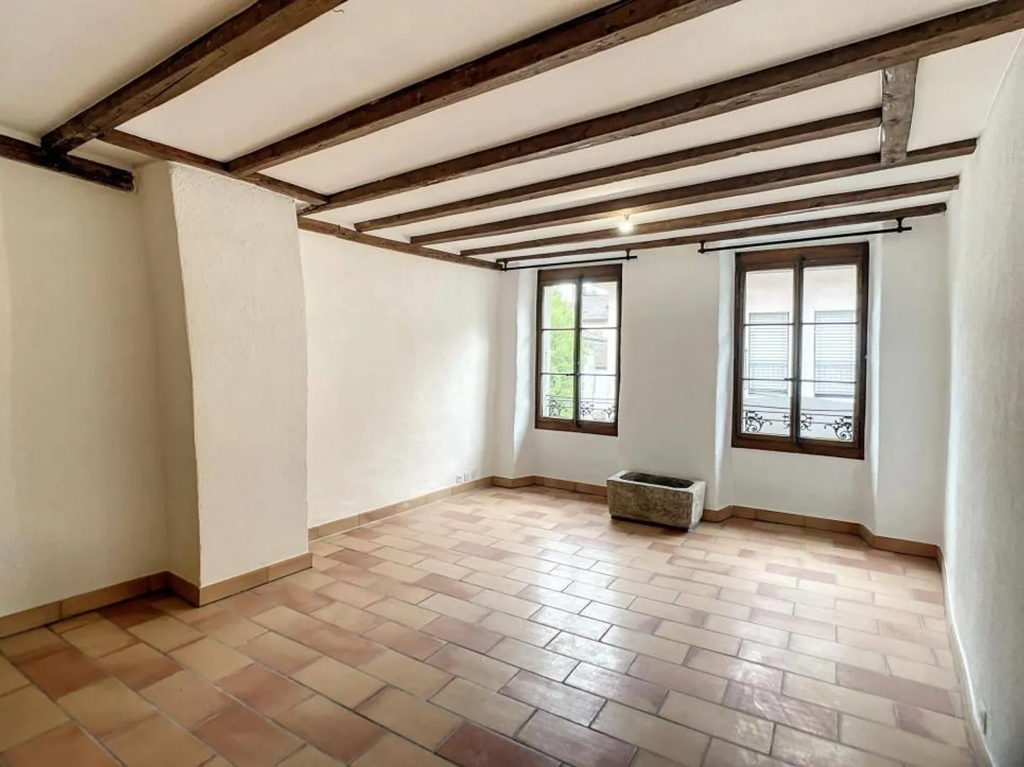 Mixed-use building in the heart of Nyon - Photo 4 of 10