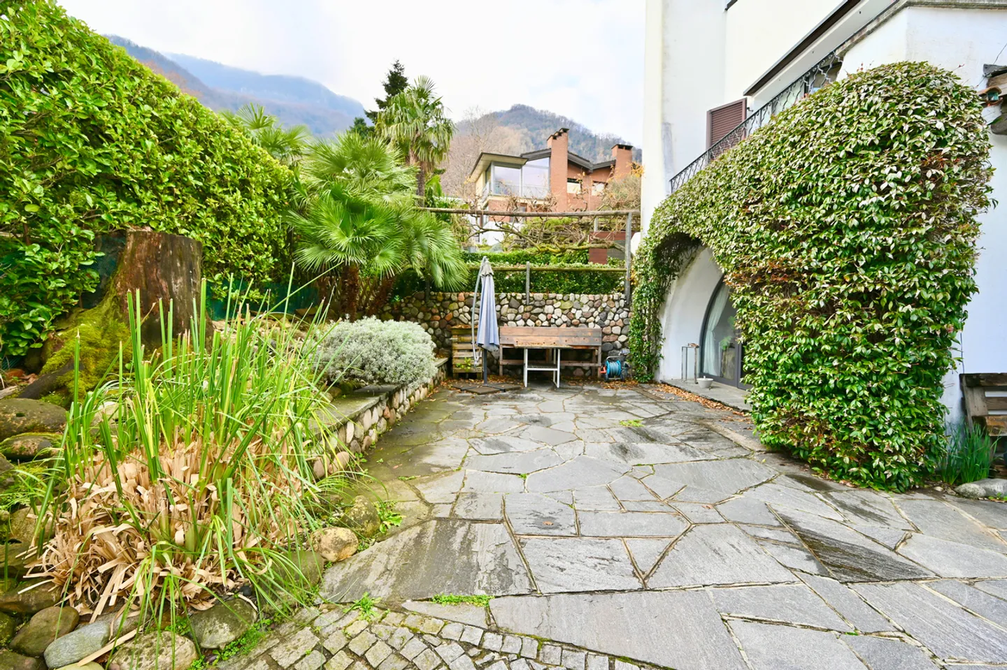 Charmantes Reihenhaus mit bezauberndem Blick auf den See und die Berge - Foto 4 von 21
