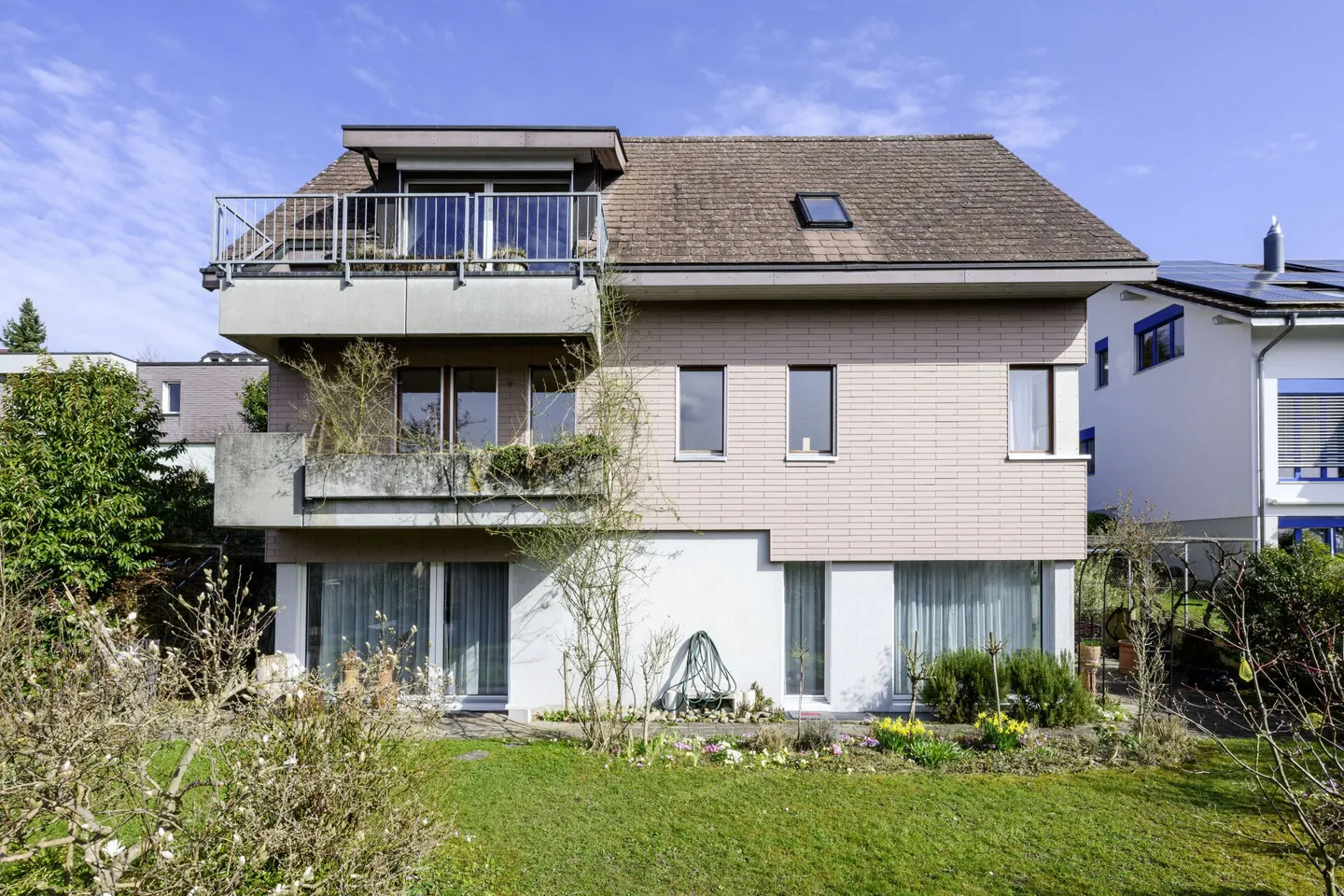 Einfamilienhaus mit Garten an familienfreundlicher und ruhiger Lage - Foto 1 di 15