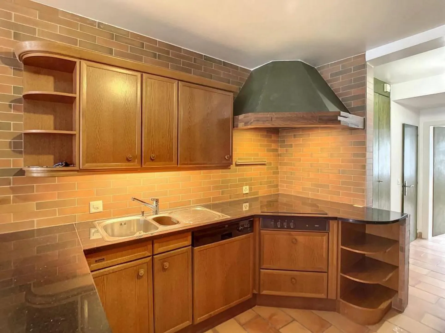 Mixed-use building in the heart of Nyon - Photo 7 of 10