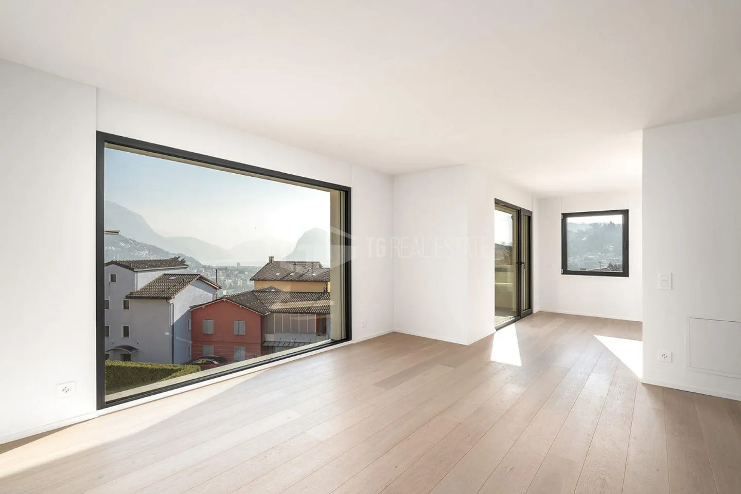 PENTHOUSE MODERNE DE 4,5 CHAMBRES AVEC VUE SUR LE LAC - Photo 1 sur 13