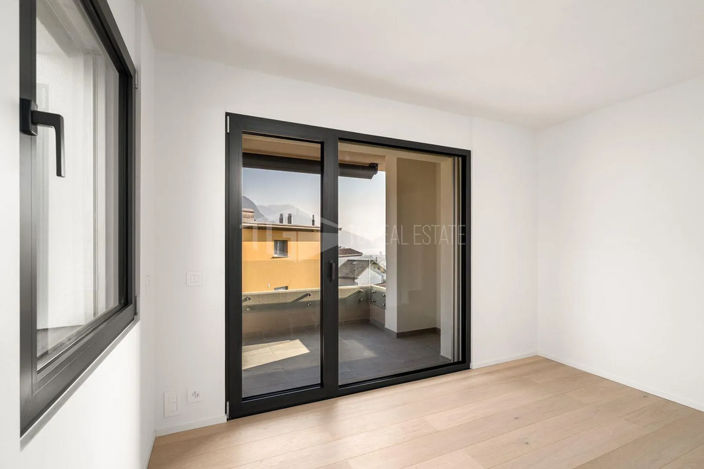 PENTHOUSE MODERNE DE 4,5 CHAMBRES AVEC VUE SUR LE LAC - Photo 5 sur 13