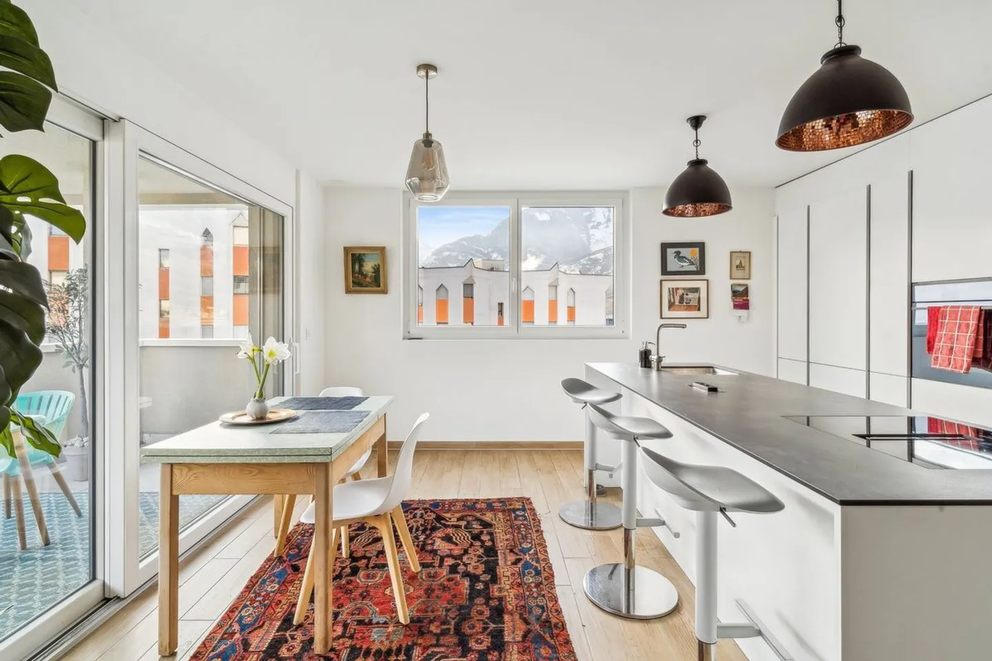 Confort et design au coeur de Conthey : appartement 3,5 pièces - place intérieur comprise - électrique ok. - Photo 4 sur 10