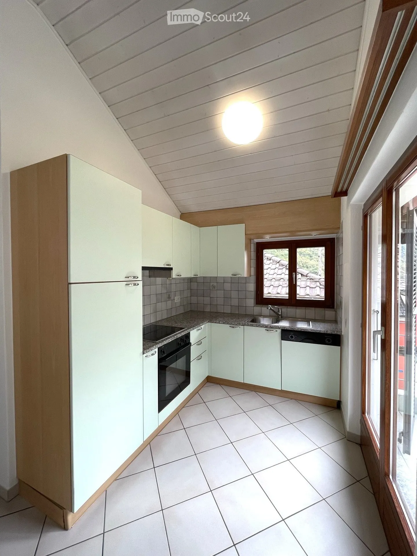 Attic apartment with 2.5 rooms for rent in Giornico - Photo 2 of 11