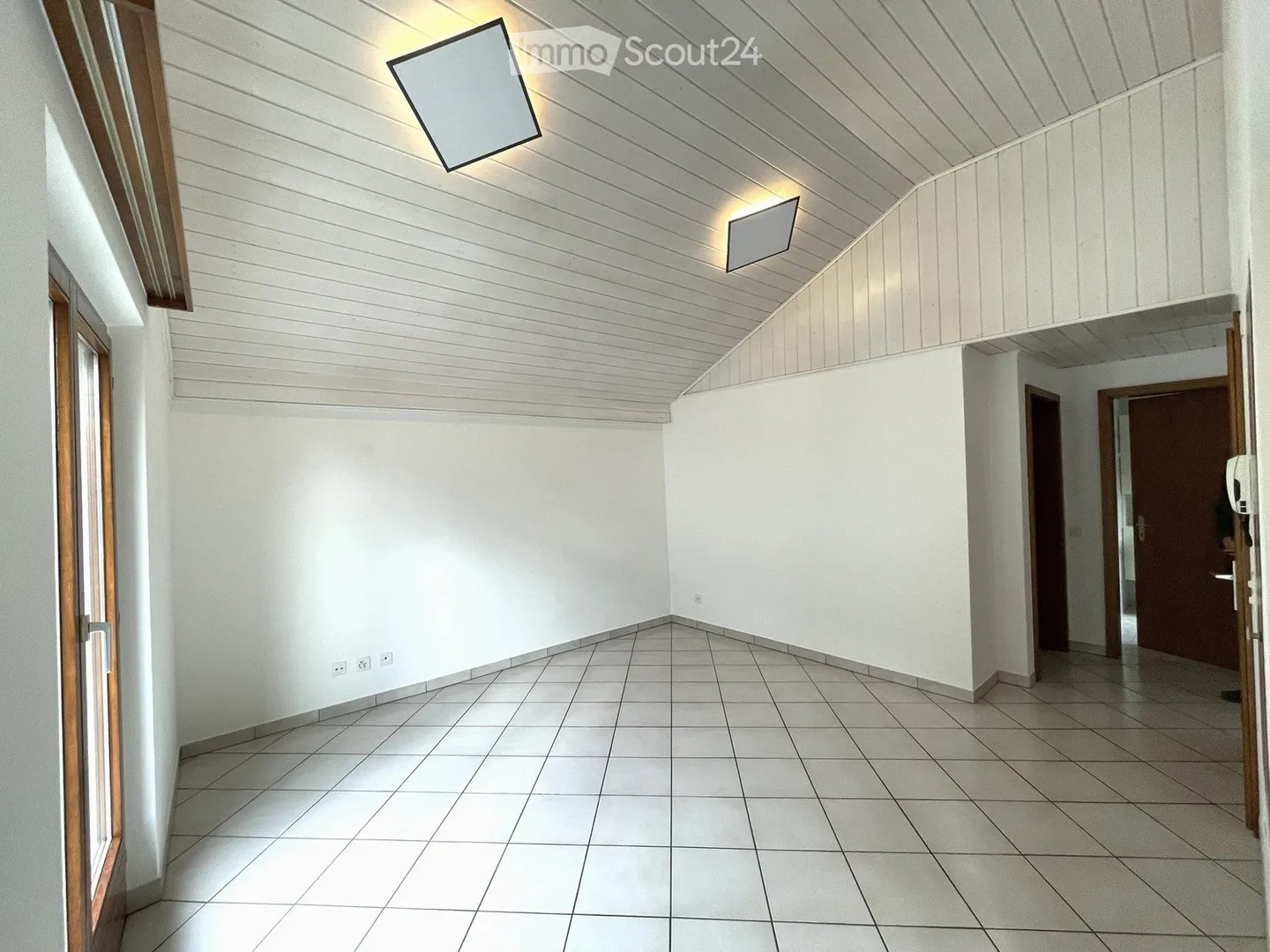 Attic apartment with 2.5 rooms for rent in Giornico - Photo 3 of 11
