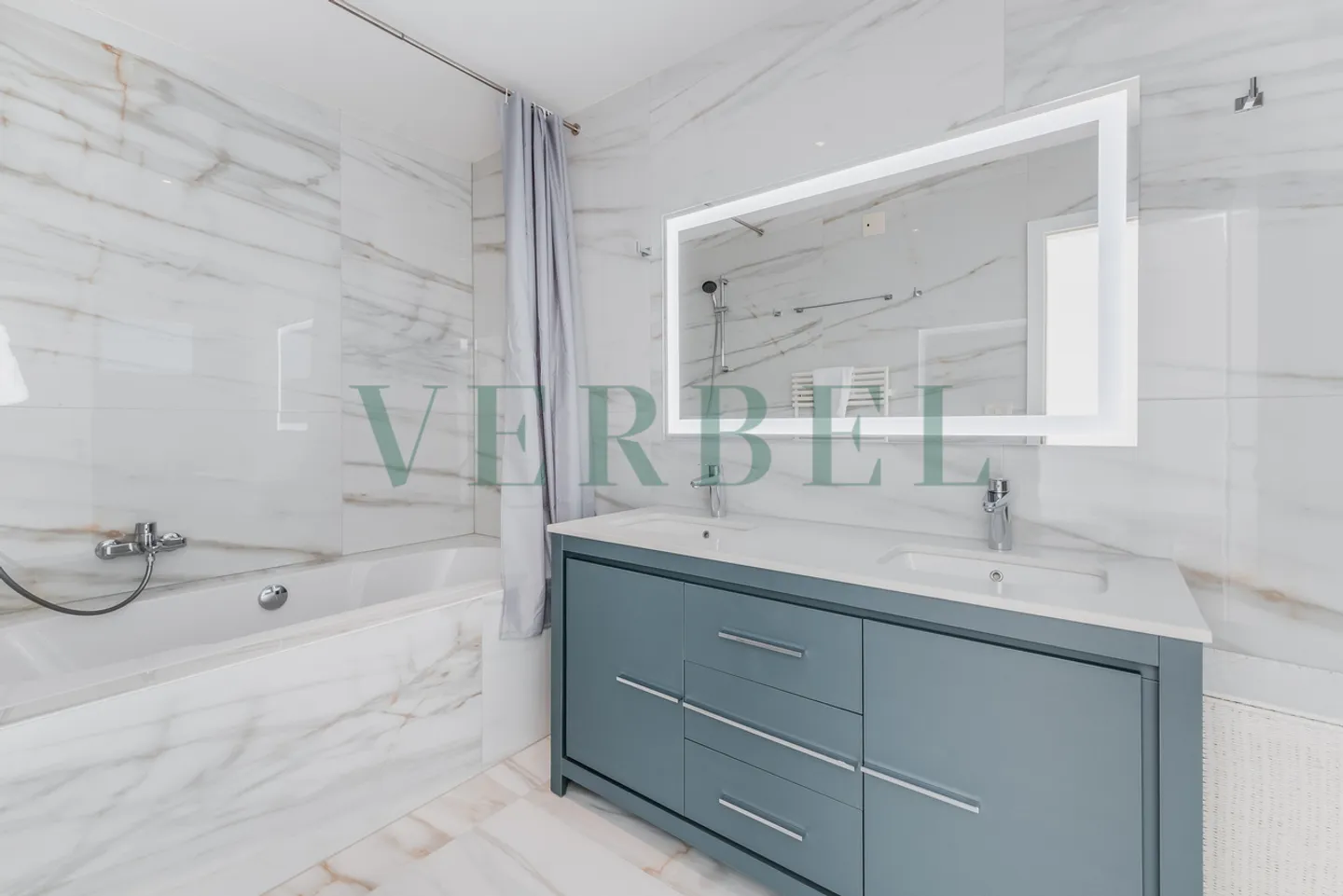 Architect-designed villa in a prestigious neighborhood - Photo 5 of 12