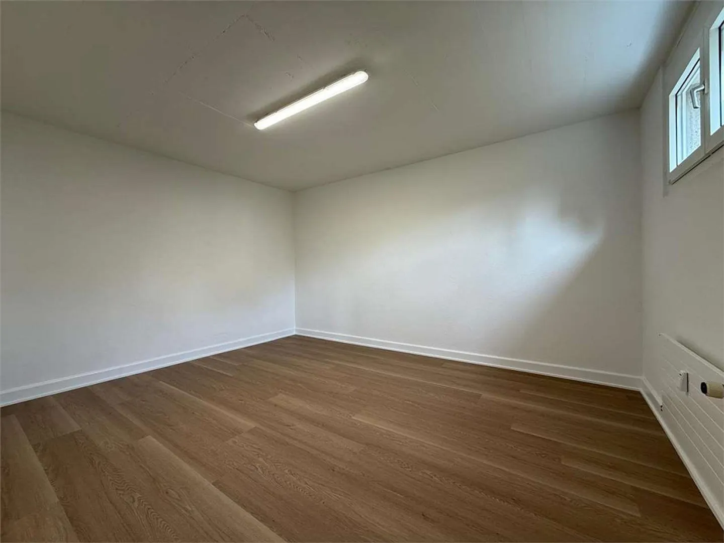 Versatile ground floor space, heated and with windows - Photo 1 of 3
