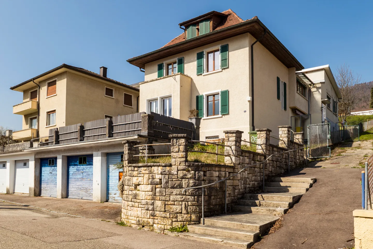 Grande villa da ristrutturare / trasformare per molteplici progetti - Foto 1 di 16