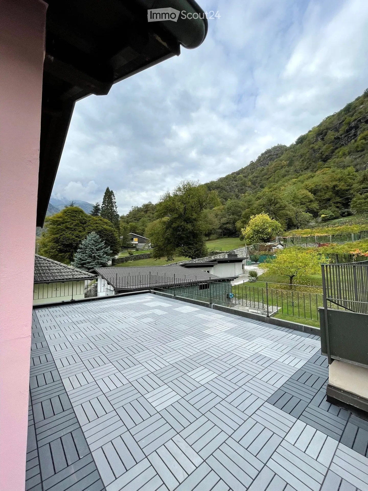 Attic apartment with 2.5 rooms for rent in Giornico - Photo 10 of 11