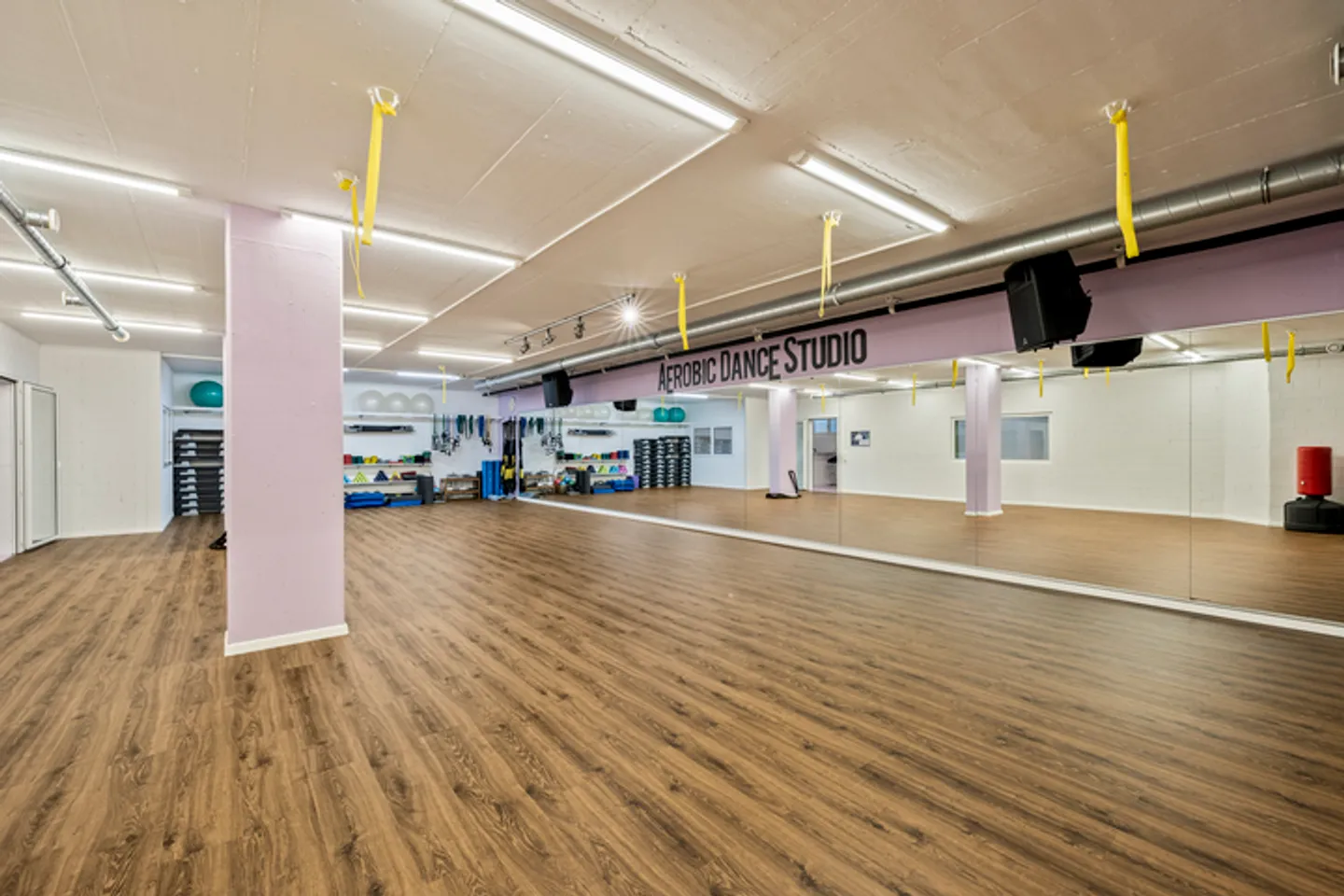 Mixed-use building for sale - Photo 1 of 8