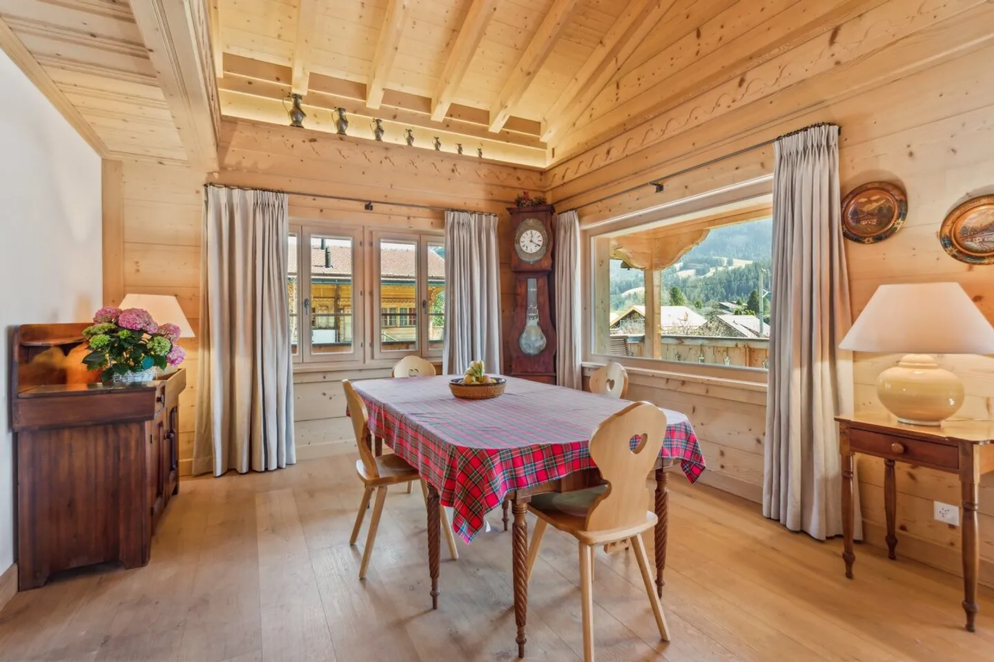Chalet residenziale prestigioso a Château d'Oex - Foto 3 di 13