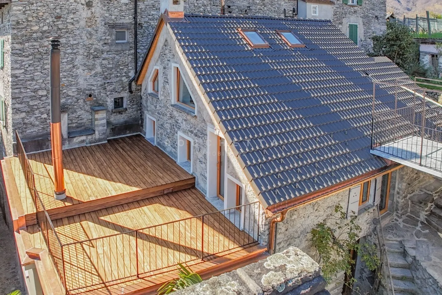 Maison caractéristique entièrement rénovée avec grand local hobby - Photo 3 sur 15