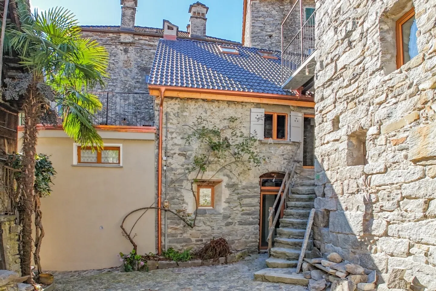 Maison caractéristique entièrement rénovée avec grand local hobby - Photo 4 sur 15
