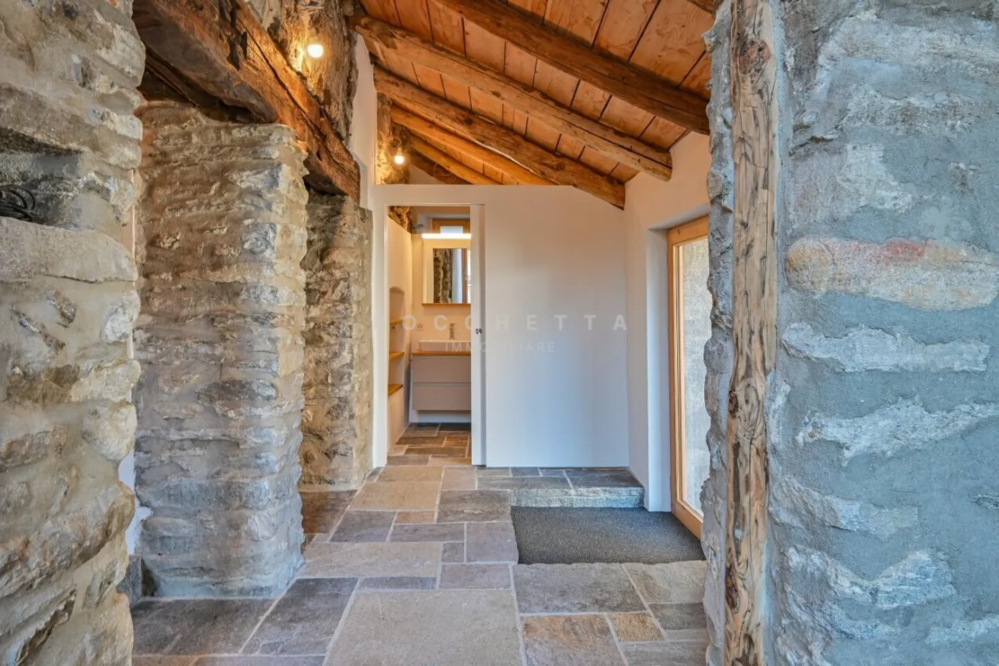 Maison caractéristique entièrement rénovée avec grand local hobby - Photo 5 sur 15
