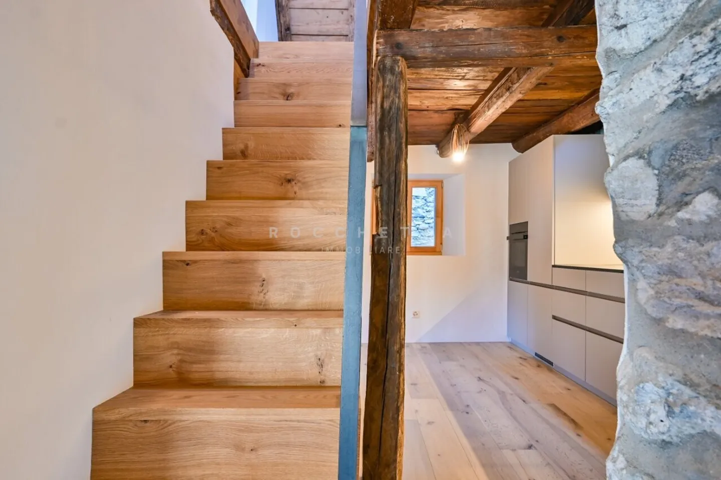 Maison caractéristique entièrement rénovée avec grand local hobby - Photo 7 sur 15