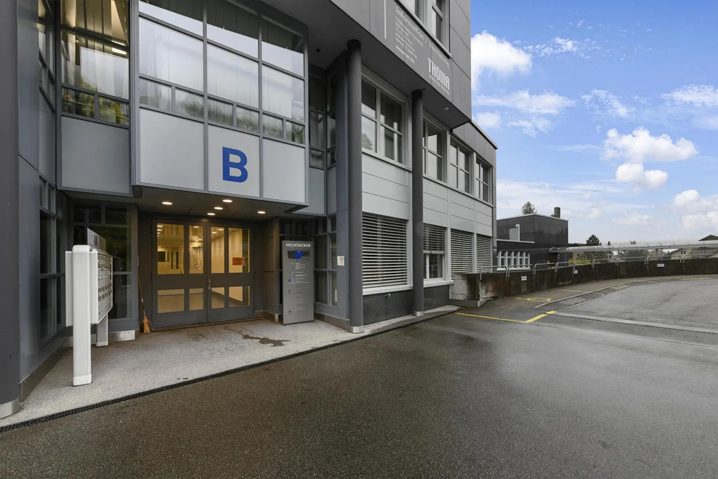 Office and storage spaces in a central location in St. Gallen - Photo 2 of 11