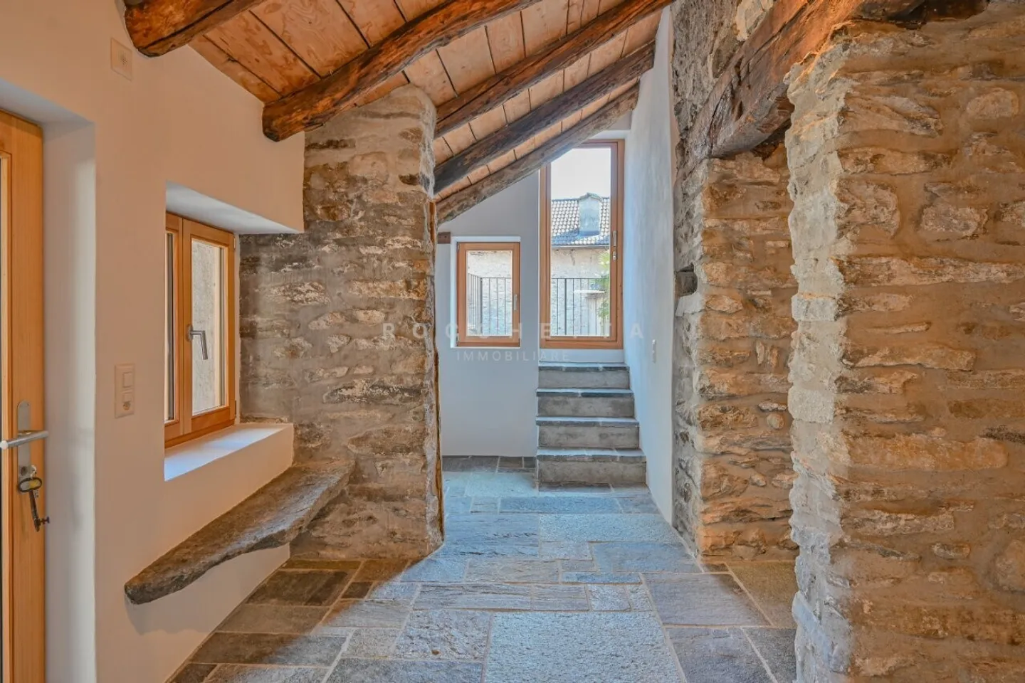 Maison caractéristique entièrement rénovée avec grand local hobby - Photo 9 sur 15