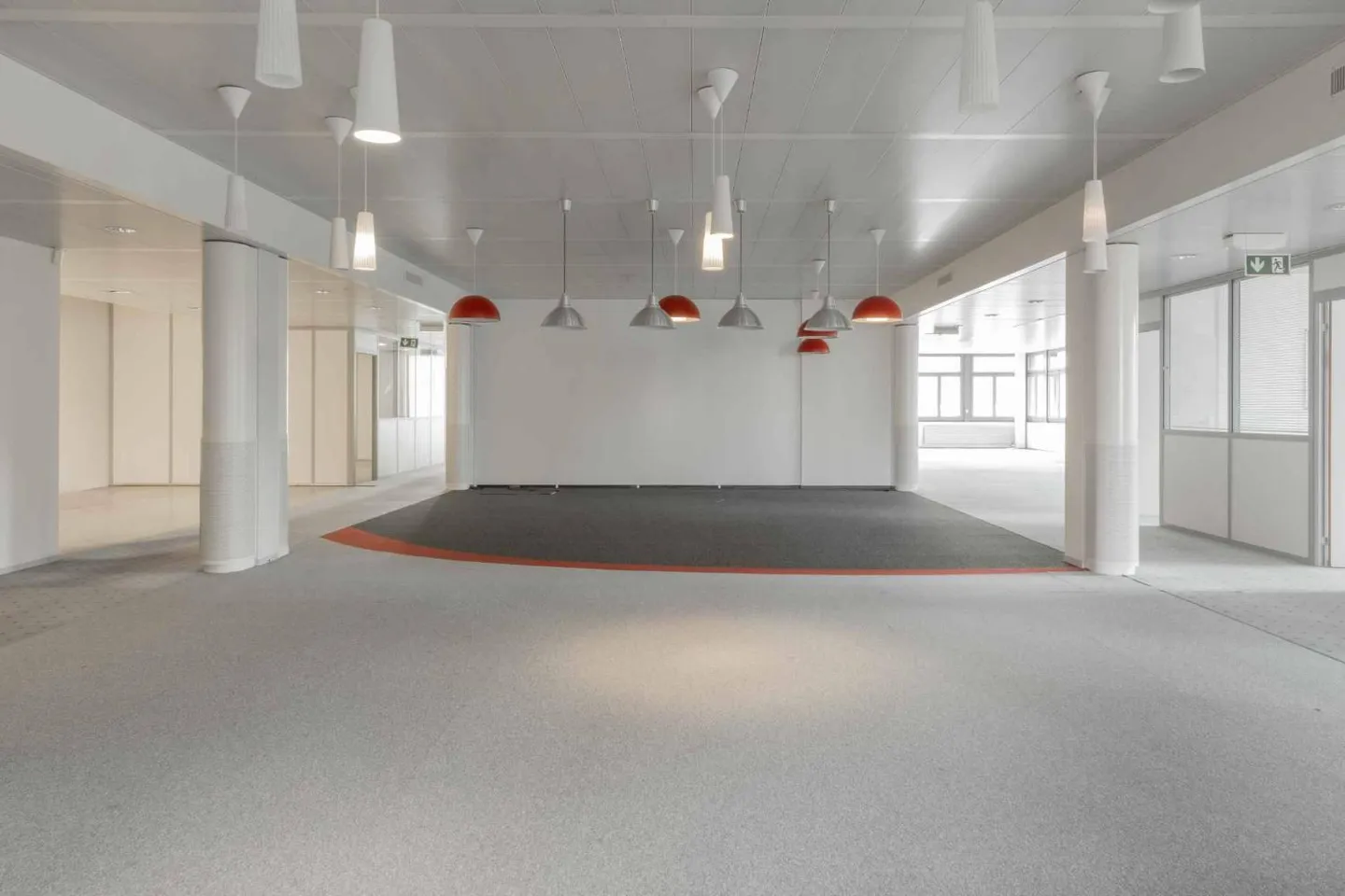 Building with multiple functions on 3 levels in Meyrin - Photo 7 of 13