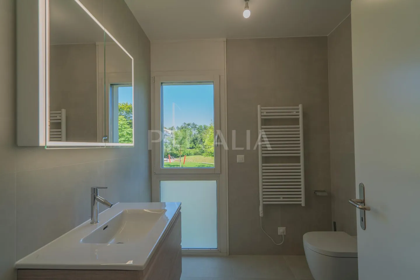 Bel appartement de 150 m2, balcon et jardin d'hiver - Photo 6 sur 10