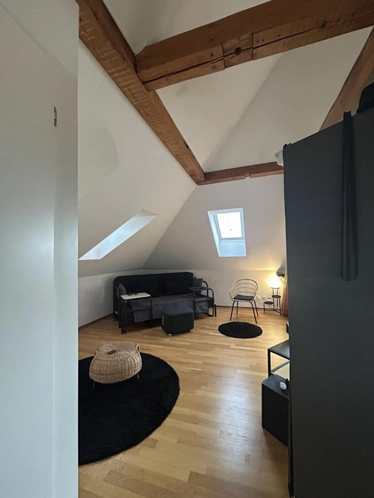 Appartamento mansardato ristrutturato di 2,5 locali nella città di San Gallo - Foto 3 di 8
