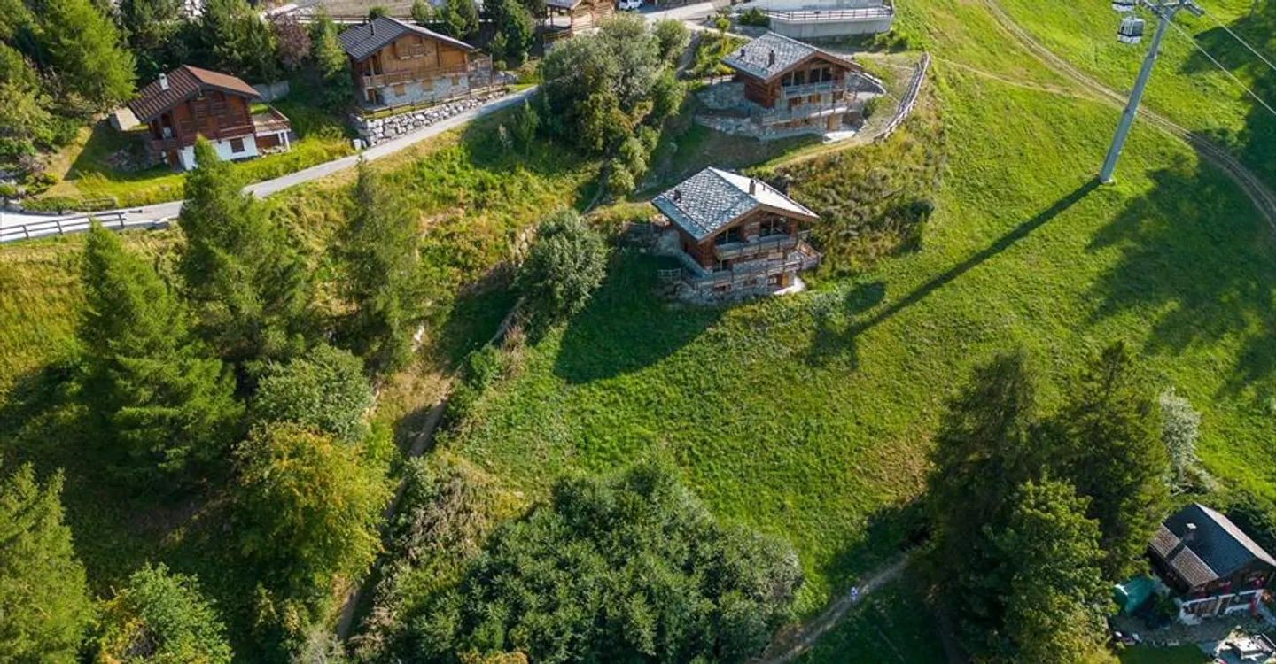 Chalet near Ski Slopes - Photo 2 of 6