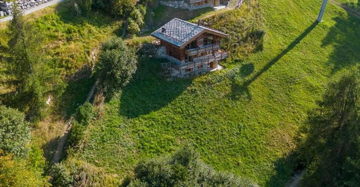 Chalet near Ski Slopes - Photo 3 of 6