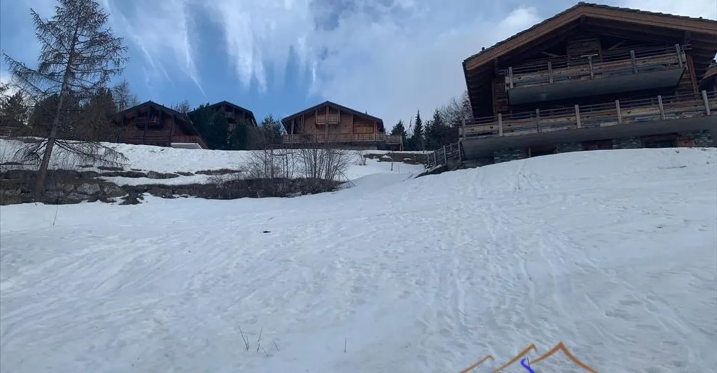 Chalet near Ski Slopes - Photo 5 of 6