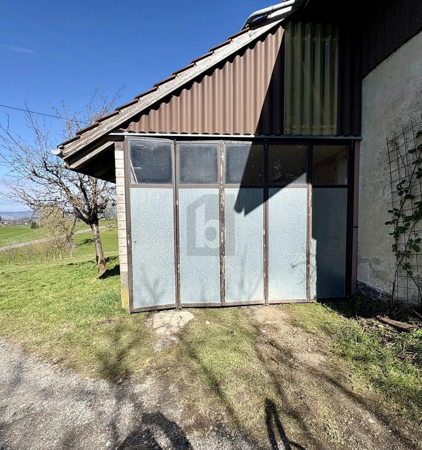 PRACTICAL AND VERSATILE - Photo 2 of 6