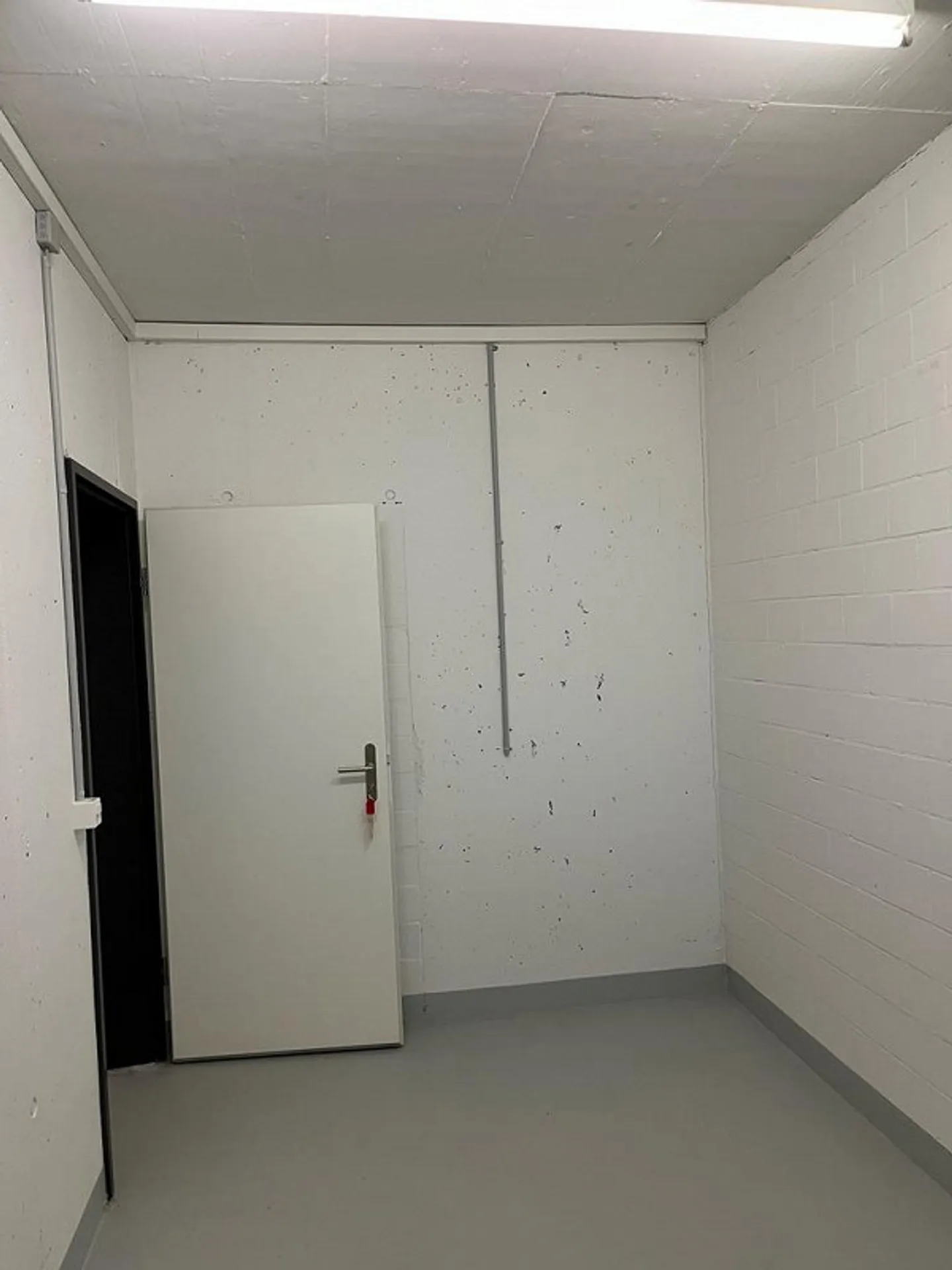 Modern hobby room in a great location! - Photo 3 of 3