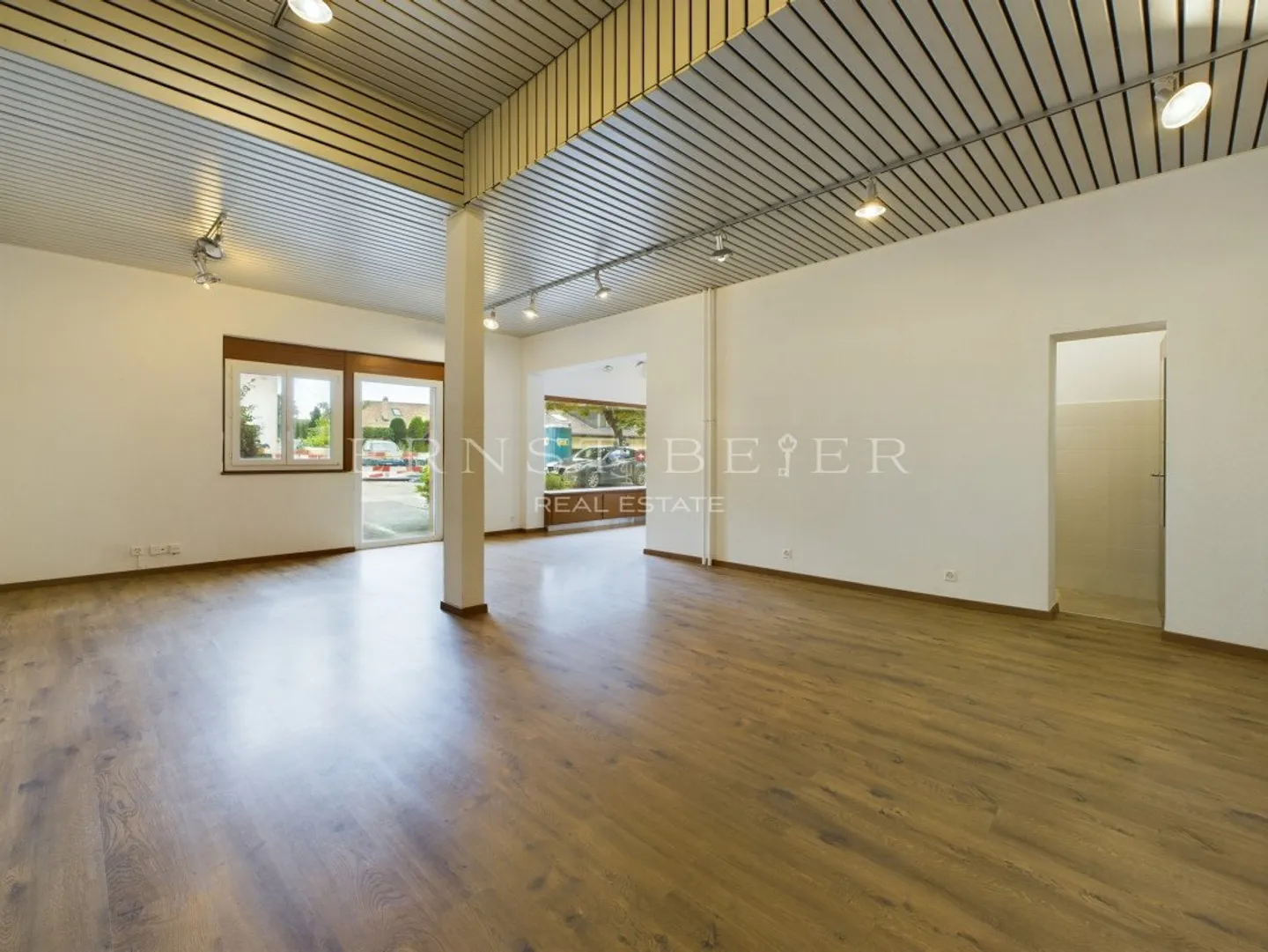 Arcade commerciale avec vitrines - Photo 6 sur 13