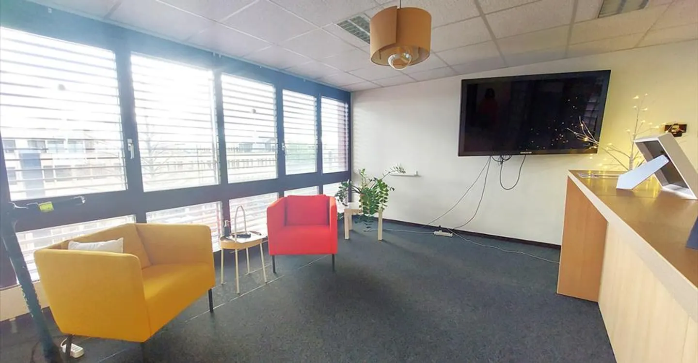Spacious Commercial Space - Photo 5 of 9