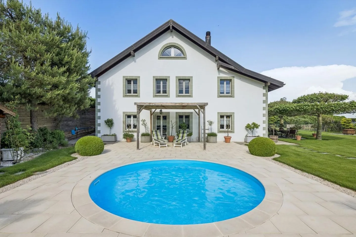 Villa straordinaria con 8 camere e parco alberato con piscina a Montprev - Foto 1 di 13