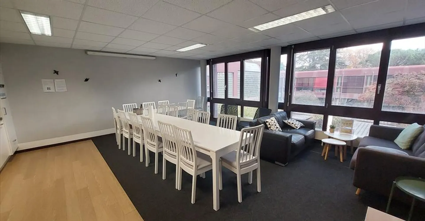 Spacious Commercial Space - Photo 7 of 9