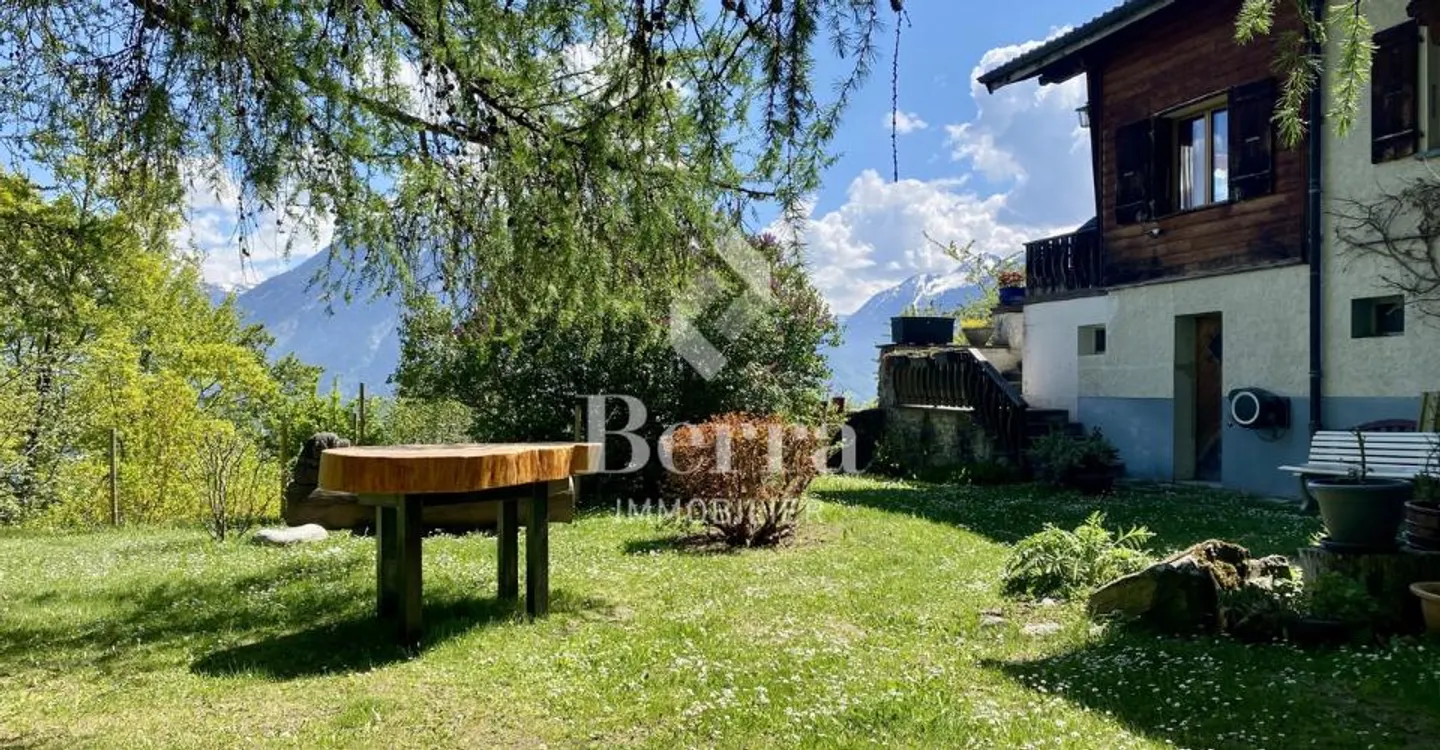 Charmante Villa mit Atemberaubendem Blick - Foto 2 von 13