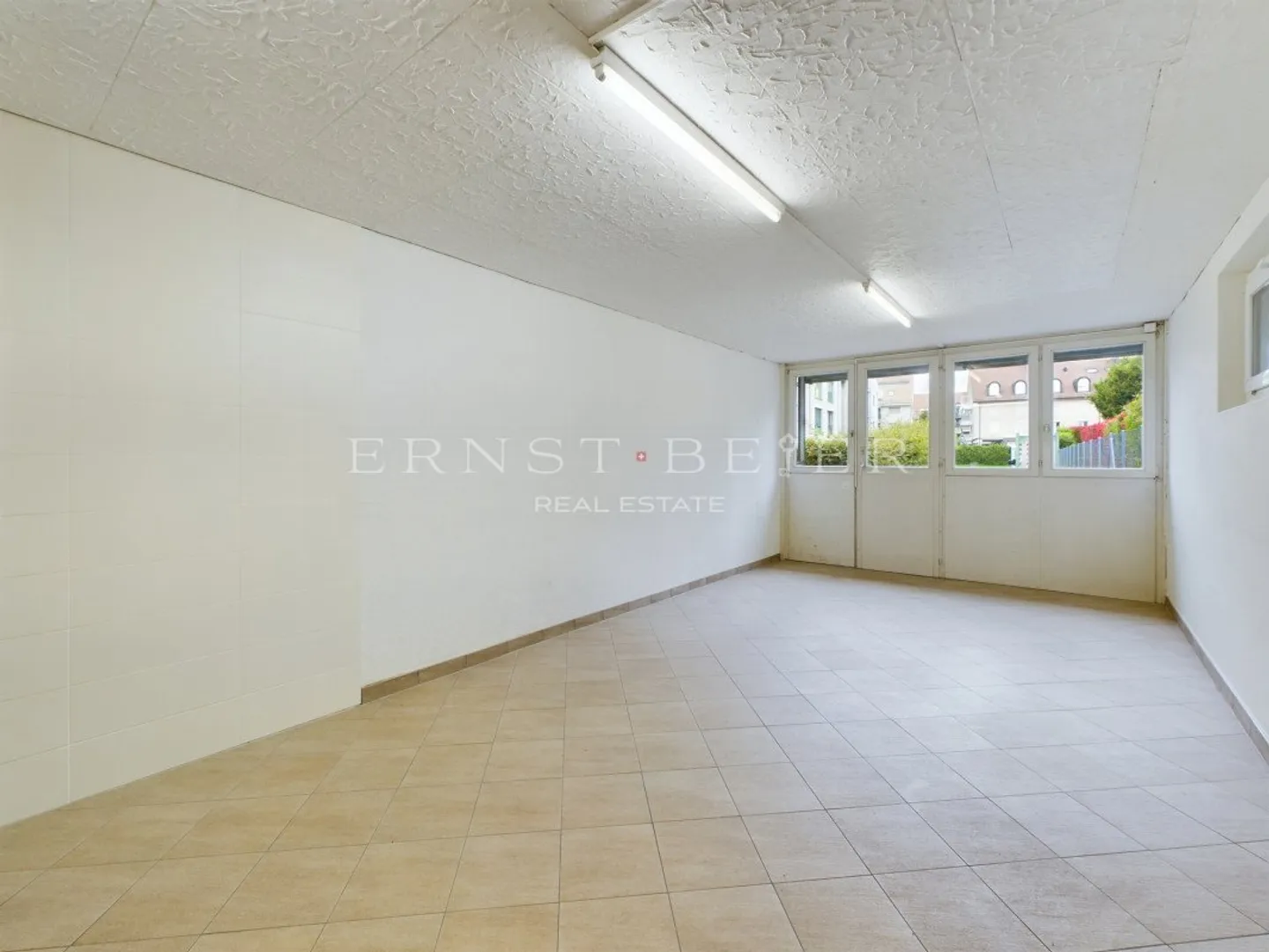 Arcade commerciale avec vitrines - Photo 9 sur 13