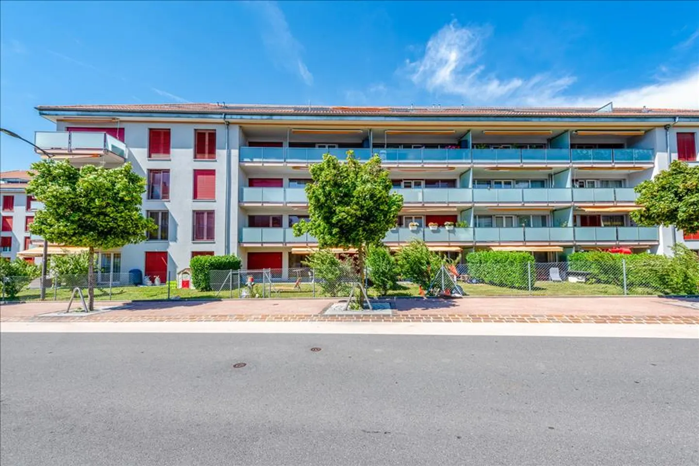 Modern Apartment with Balcony - Photo 8 of 8