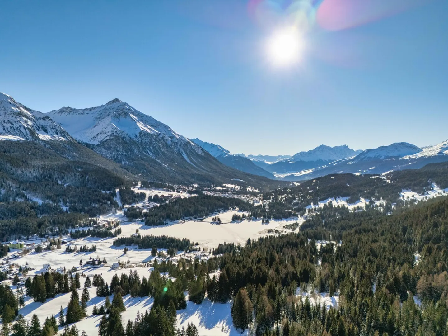 Mountain Residence Ensemble of the Extra Class in Prime Location in Valbella - Photo 2 of 6