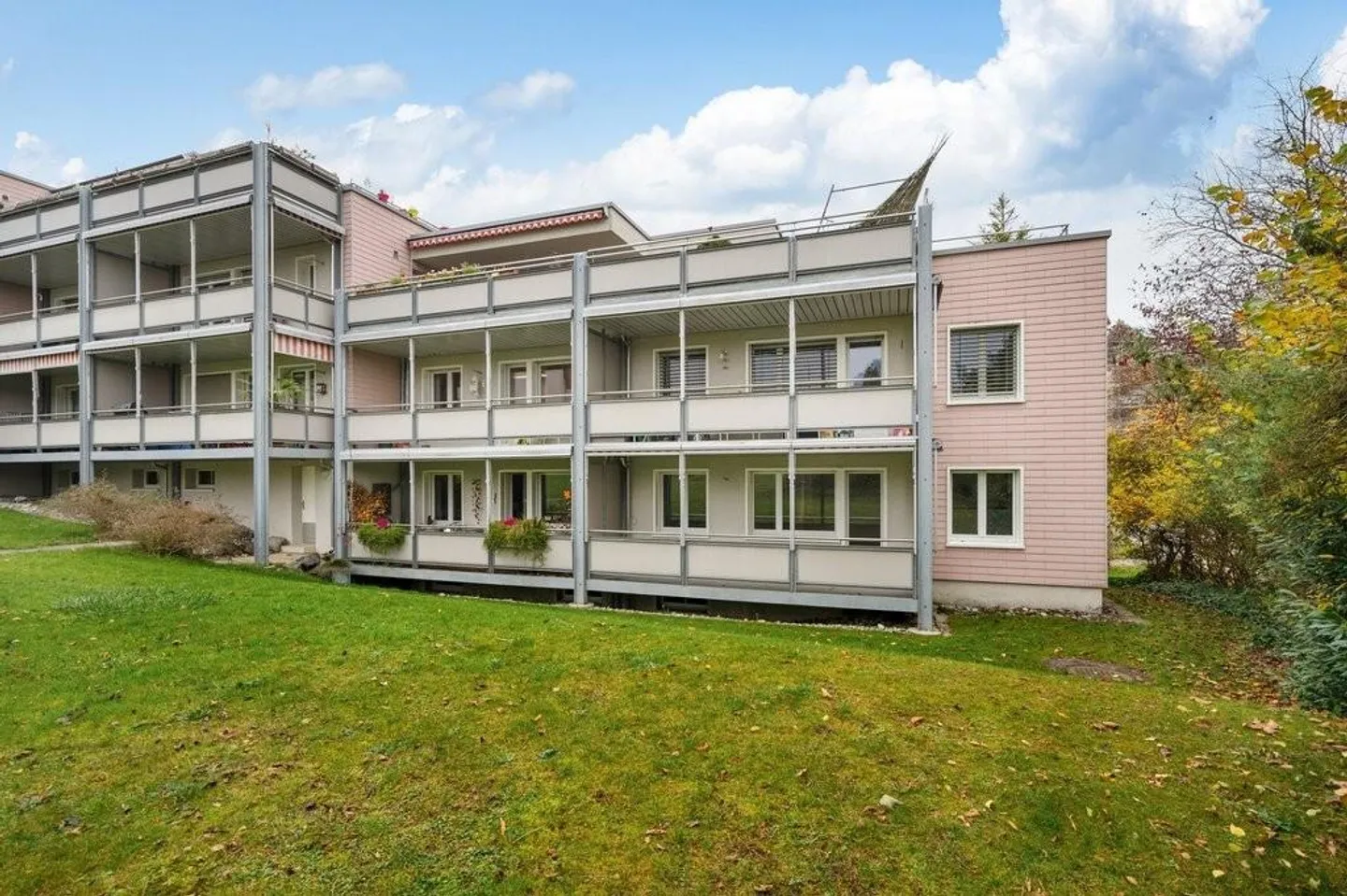 Vivere in un ambiente rurale eppure vicino al centro del villaggio - Foto 1 di 8