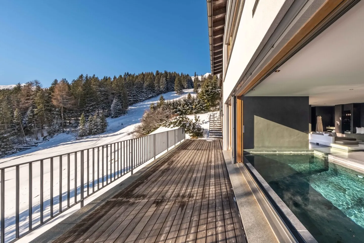 Mountain Residence Ensemble of the Extra Class in Prime Location in Valbella - Photo 3 of 6