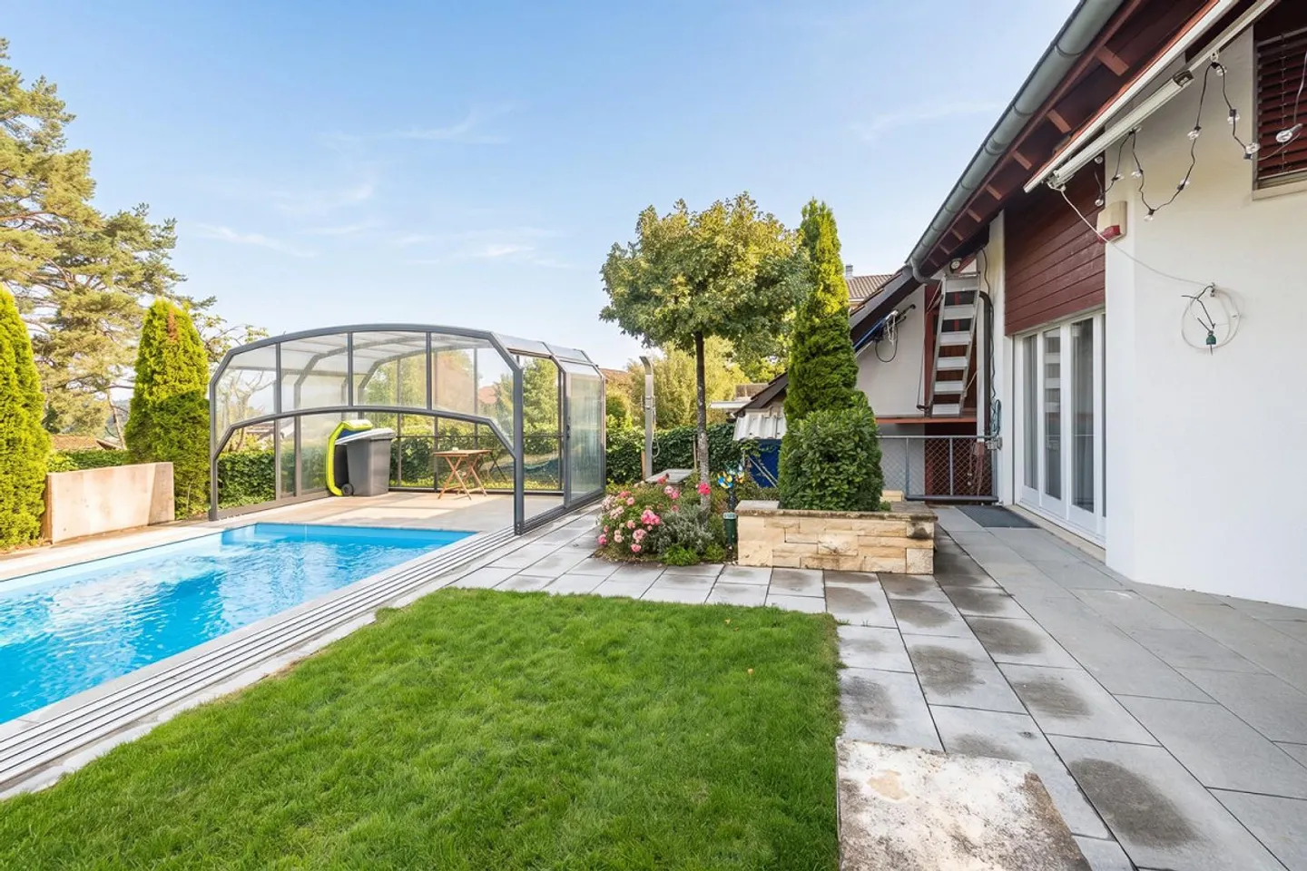 Idylle familiale avec piscine et jardin - Photo 7 sur 11