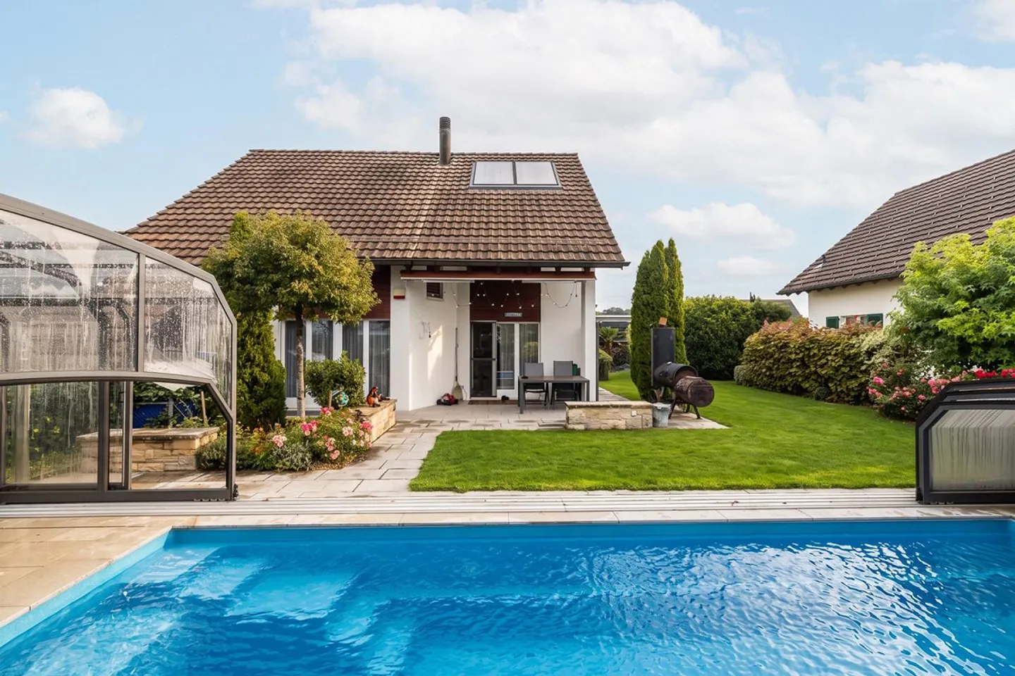 Idylle familiale avec piscine et jardin - Photo 1 sur 11