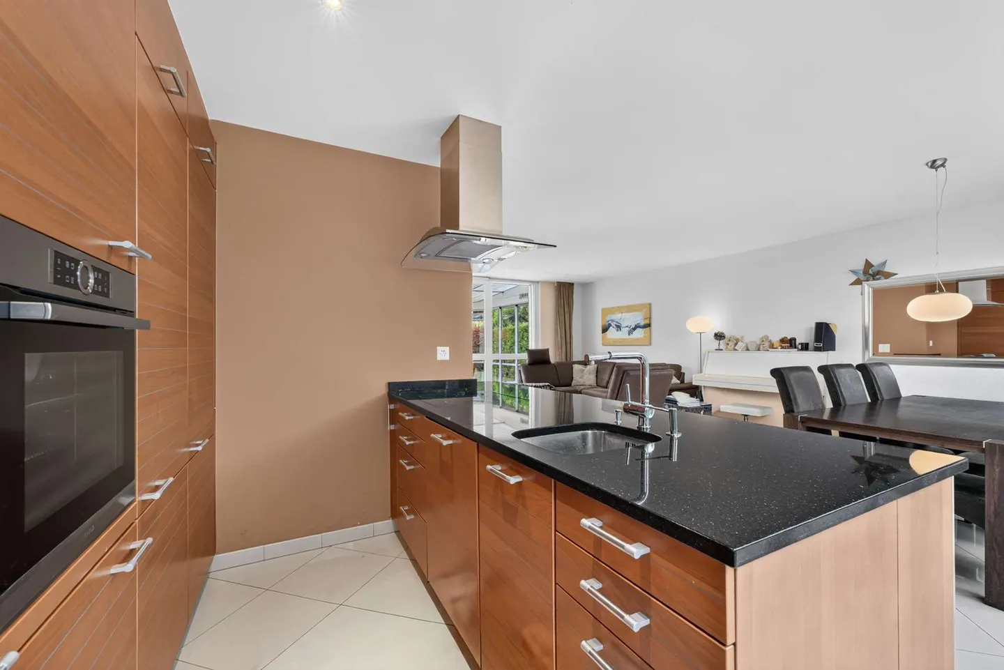 Charming 5-room single-family house with sunny garden oasis and versatile expansion potential - Photo 8 of 13