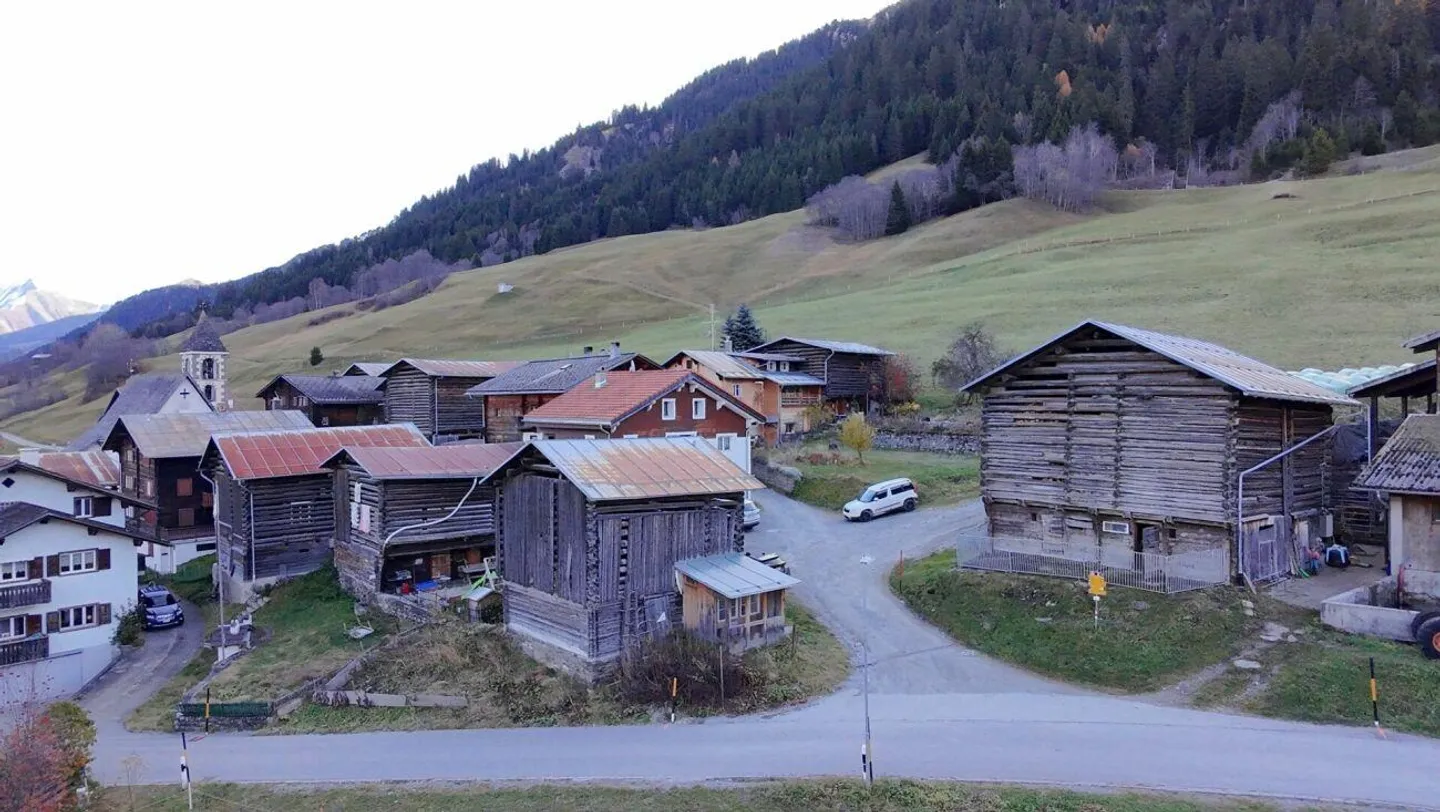 Casa unifamiliare idilliaca con due stalle nel Val Lumnezia (Surin) - Foto 10 di 10