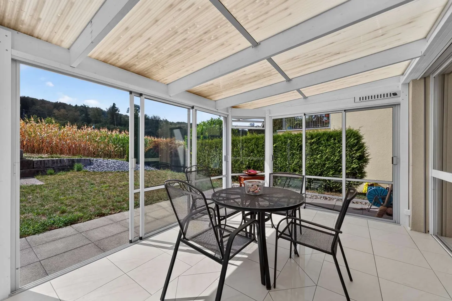 Charming 5-room single-family house with sunny garden oasis and versatile expansion potential - Photo 9 of 13