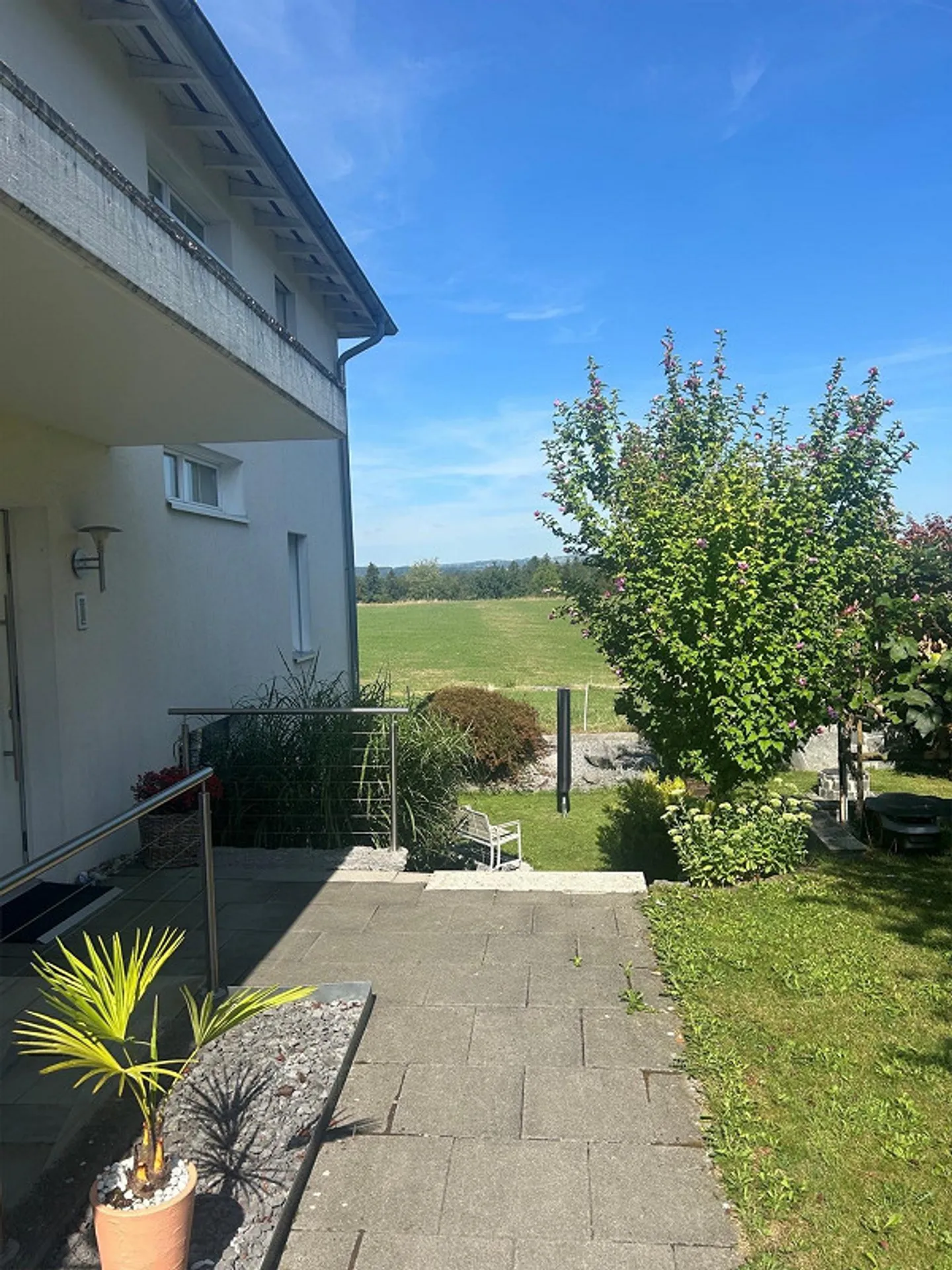 Nouvellement rénové, appartement d'affaires de 1,5 pièce meublé de haute qualité - Photo 2 sur 7