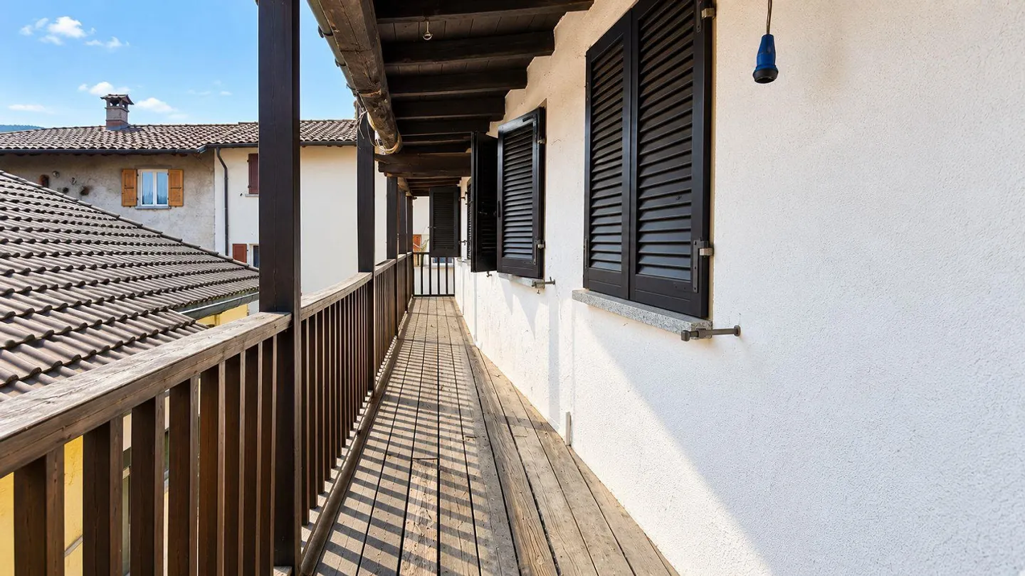 NOVAGGIO – Appartement 3.5 pièces avec balcon au cœur du village - Photo 4 sur 6
