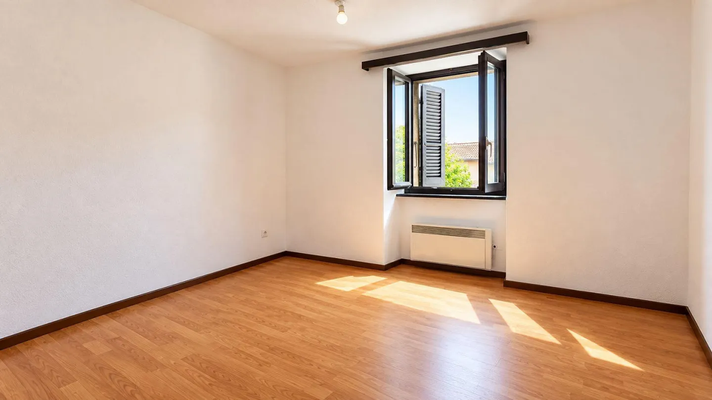 NOVAGGIO – Appartement 3.5 pièces avec balcon au cœur du village - Photo 6 sur 6